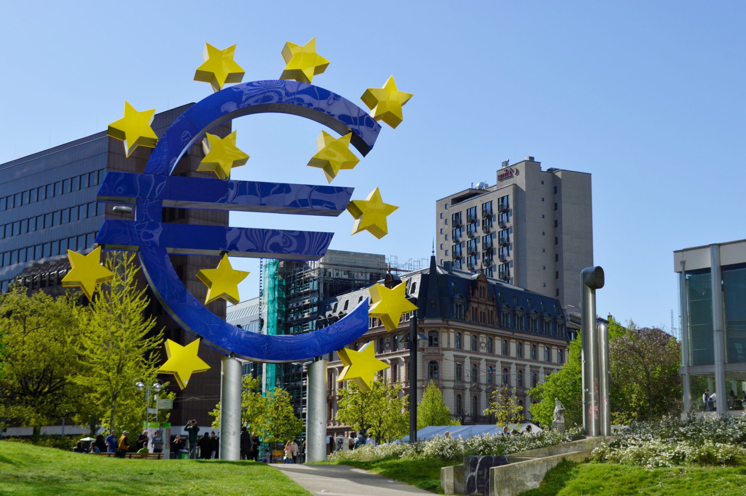 farah-almazouni-SvPH1cvsKgk-unsplash Euro Geld Finanzierung